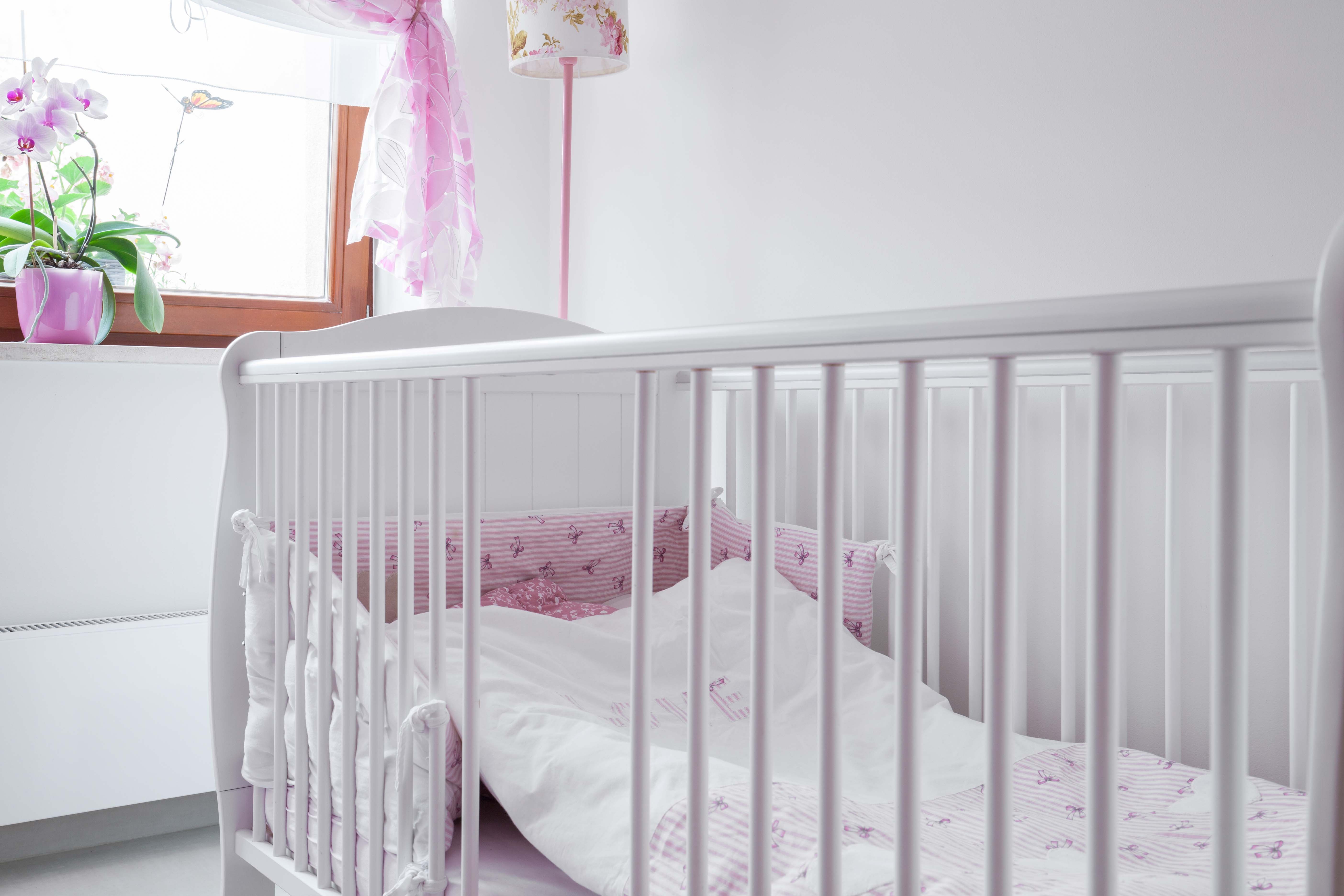 Bezpieczne łóżka z barierką dla dzieci